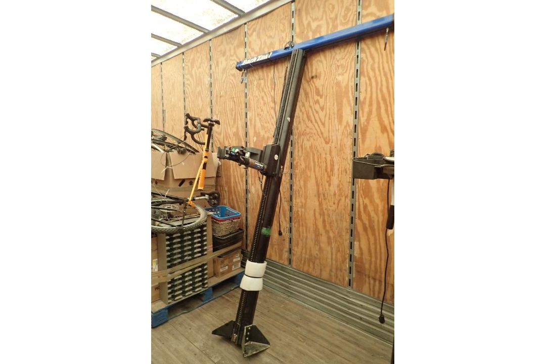 Park Tool PRS-33 Power Lift Shop Stand w/100-3D Professional Micro-Adjust Clamp. - Image 1 of 4