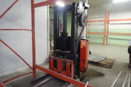 Raymond Reach 20R30TT Electric 3,000lbs Capacity Reach Lift- NO BATTERY, REQUIRES REPAIR.