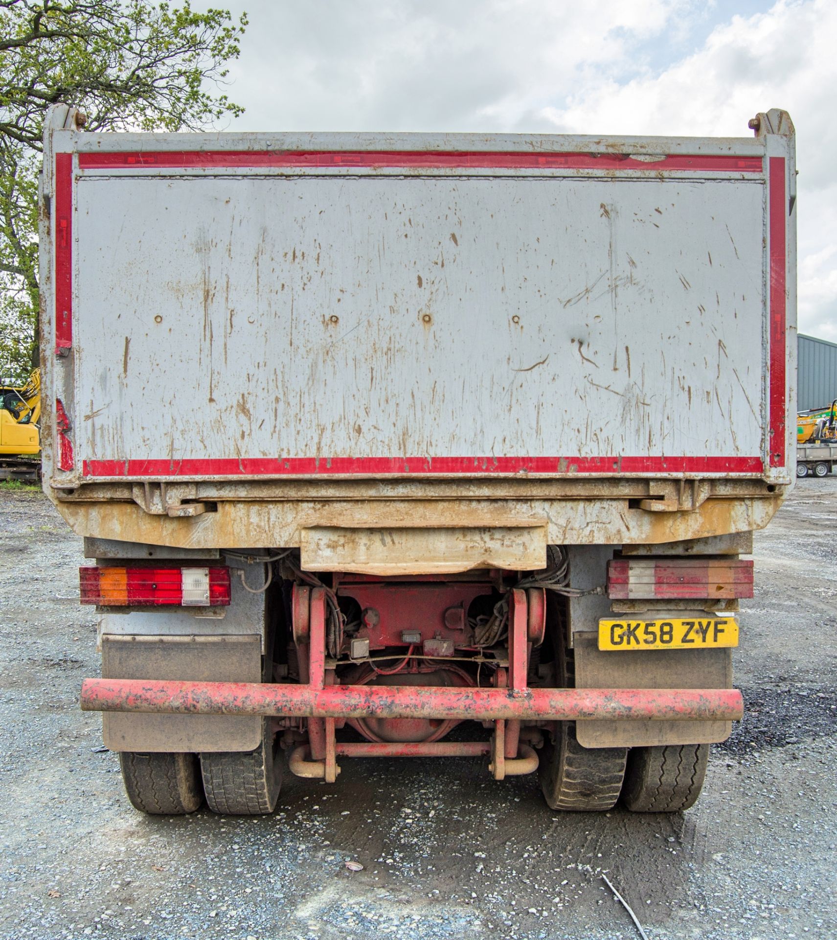 Mercedes Benz Axor 3240K 8x4 32 tonne grab tipper lorry Registration Number: GK58 ZYF Date of - Image 6 of 35
