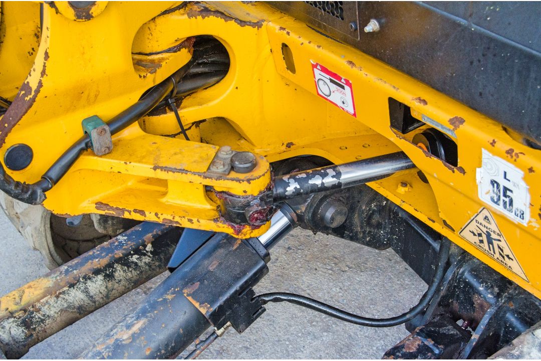 JCB 8025 ZTS 2.5 tonne rubber tracked mini excavator Year: 2017 S/N: 2227658 Recorded Hours: 2044 - Image 18 of 25
