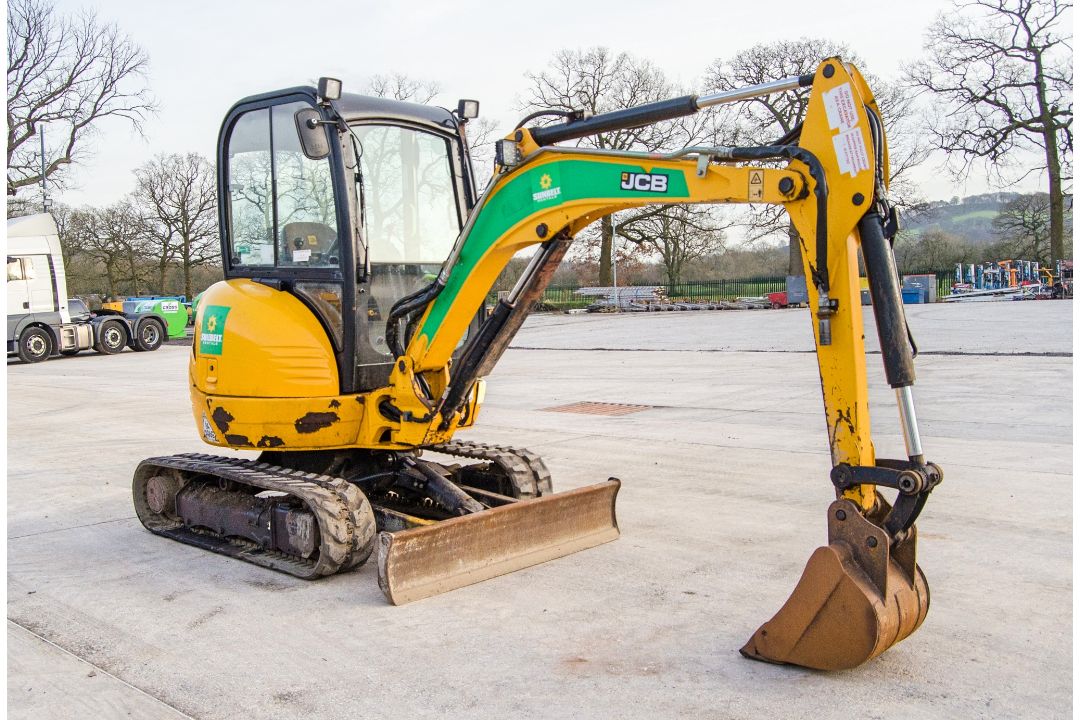 JCB 8025 ZTS 2.5 tonne rubber tracked mini excavator Year: 2017 S/N: 2227658 Recorded Hours: 2044 - Image 2 of 25