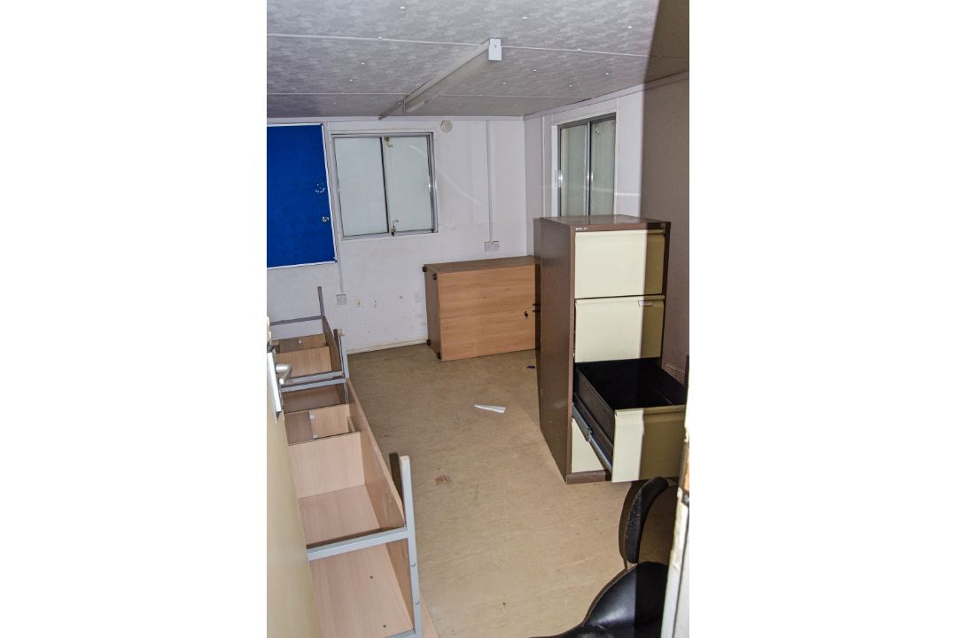 32ft x 10ft steel anti-vandal office site unit Comprising of: lobby area & 2 - offices A581030 ** No - Image 7 of 7