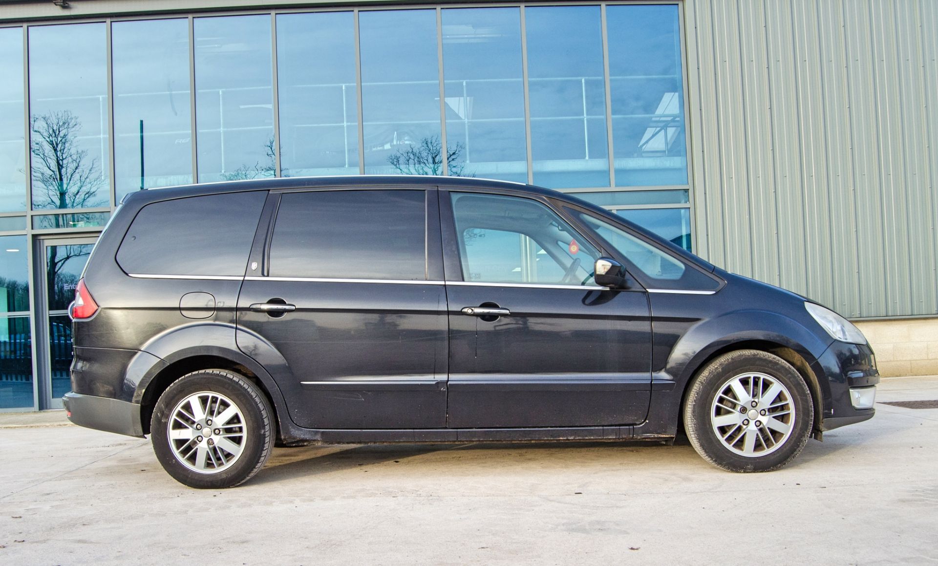 Ford Galaxy 1753cc TDCi Ghia 6 speed manual 7 seat estate car Registration Number: EJ07 LLO Date - Image 8 of 32