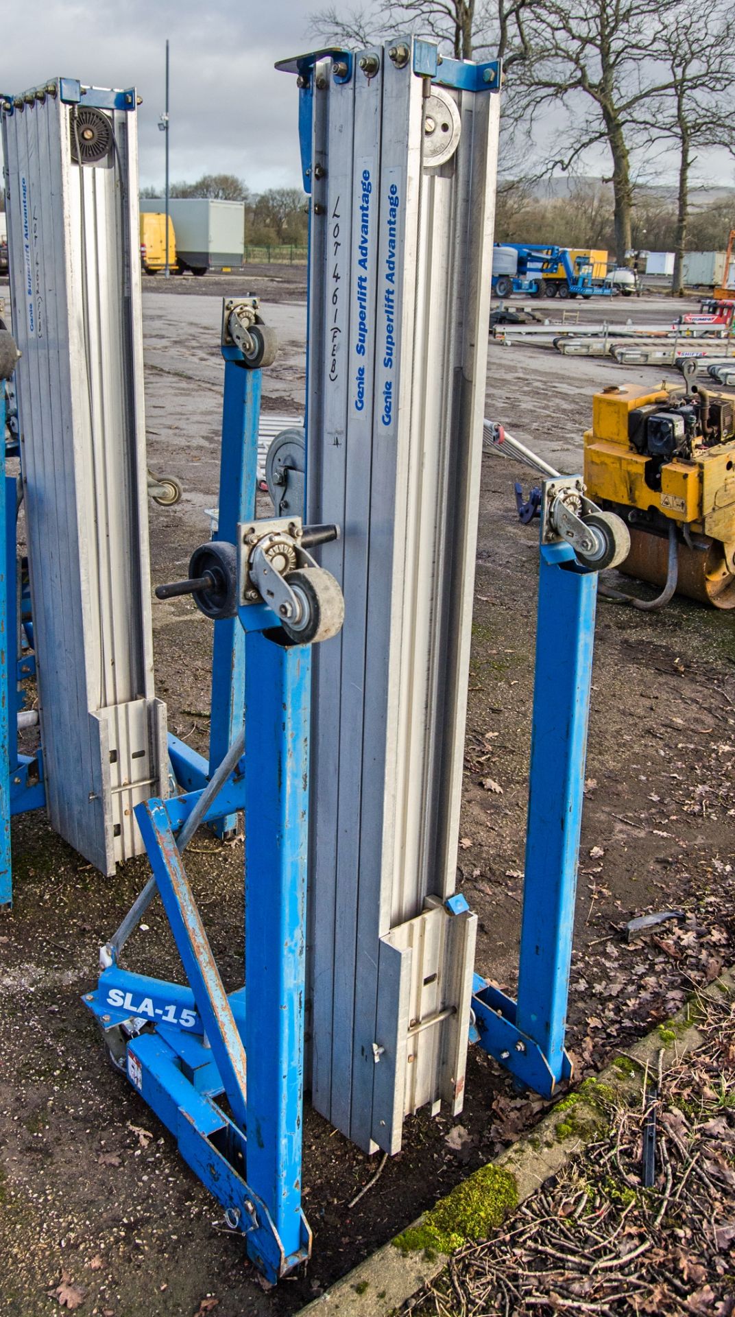 Genie SLA-15 manual material hoist c/w forks A747747