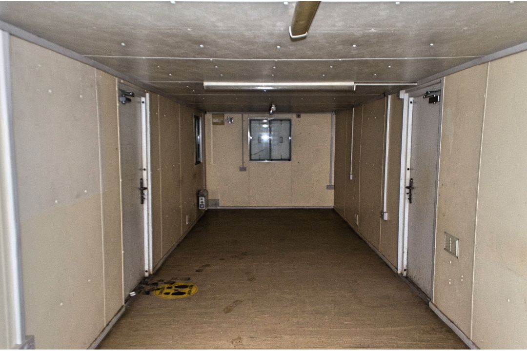 32ft x 10ft steel anti-vandal office site unit c/w keys A581047 - Image 6 of 6