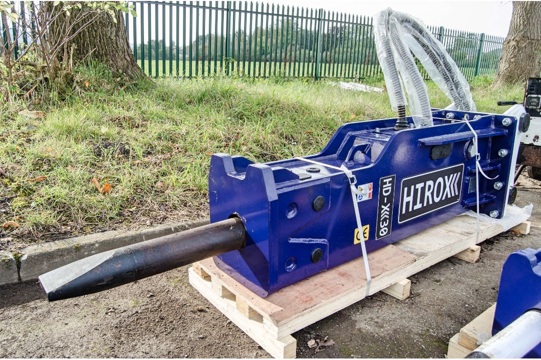 Hirox HDX30 hydraulic breaker to suit 10 to 15 tonne excavator Pin diameter: 65mm Pin centres: 380mm - Image 1 of 5