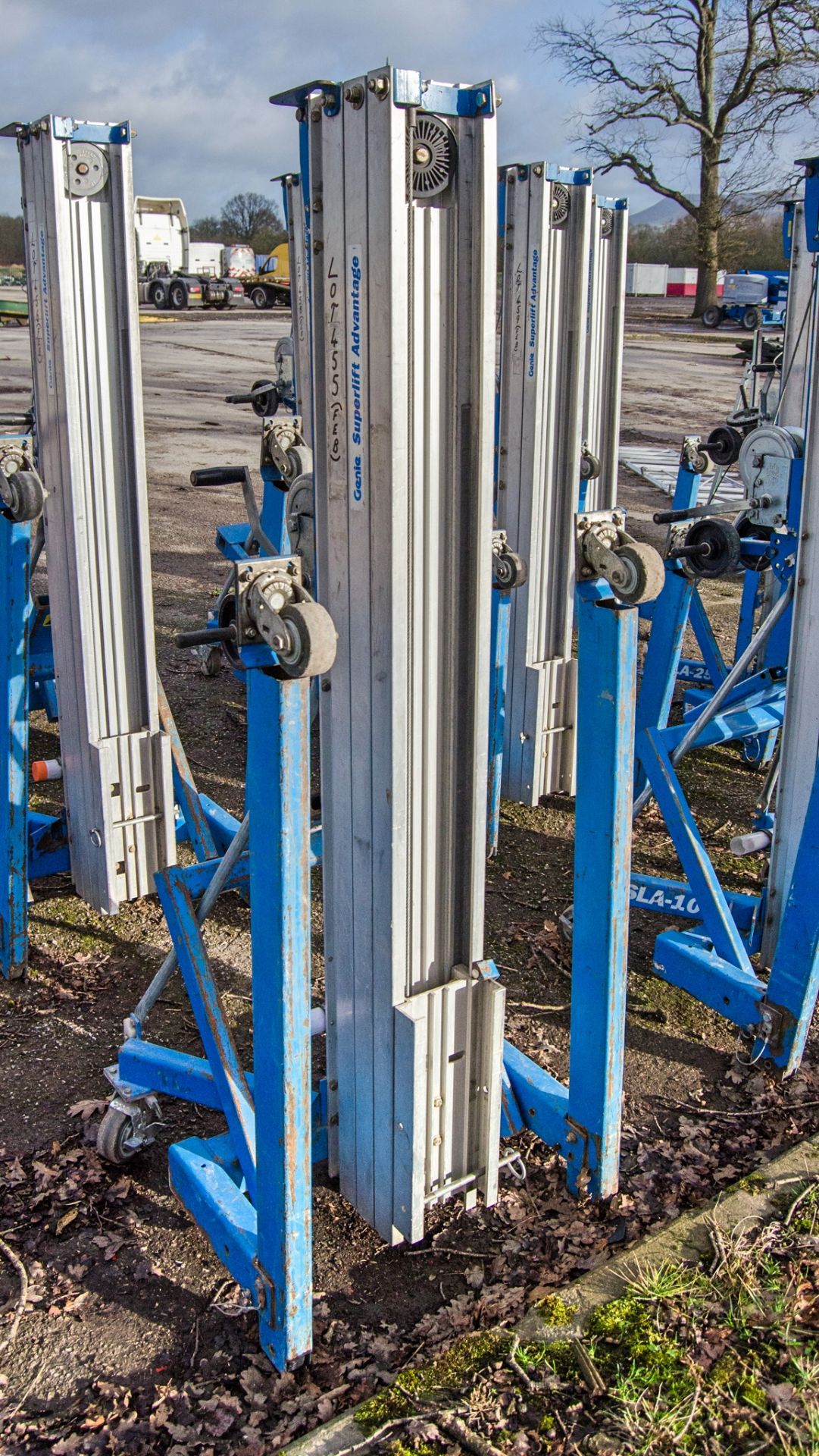 Genie SLA-15 manual material hoist c/w forks H01029