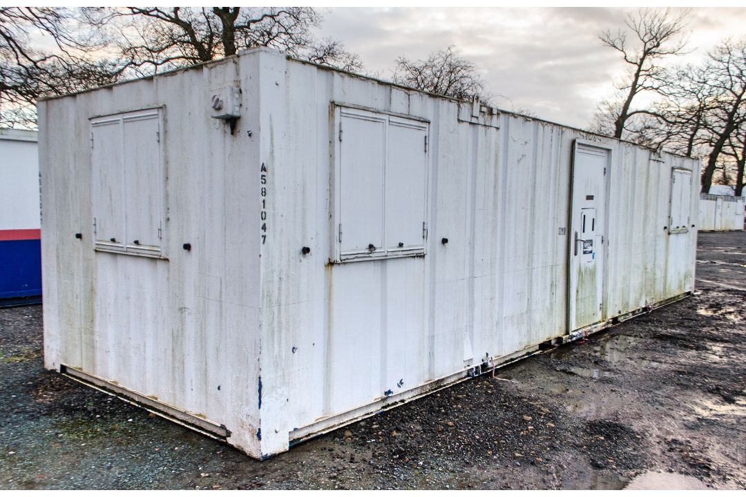 32ft x 10ft steel anti-vandal office site unit c/w keys A581047 - Image 2 of 6
