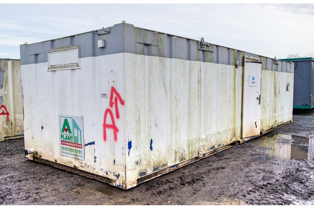 32ft x 10ft steel 4+2 toilet site unit Comprising of: Gents toilet(4 - cubicles, 2 - urinals & - Image 2 of 11