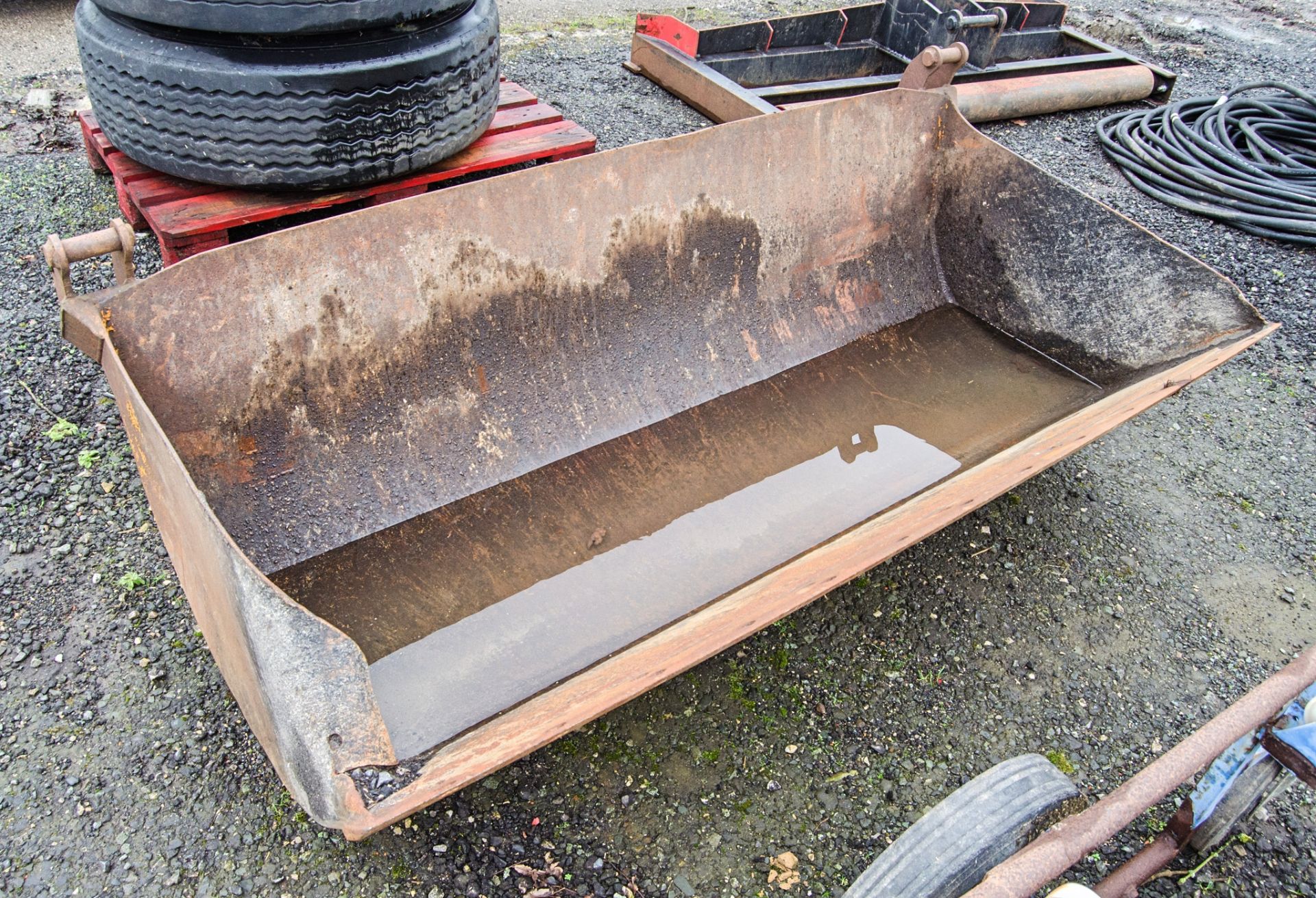 5ft 6 inch telescopic handler bucket