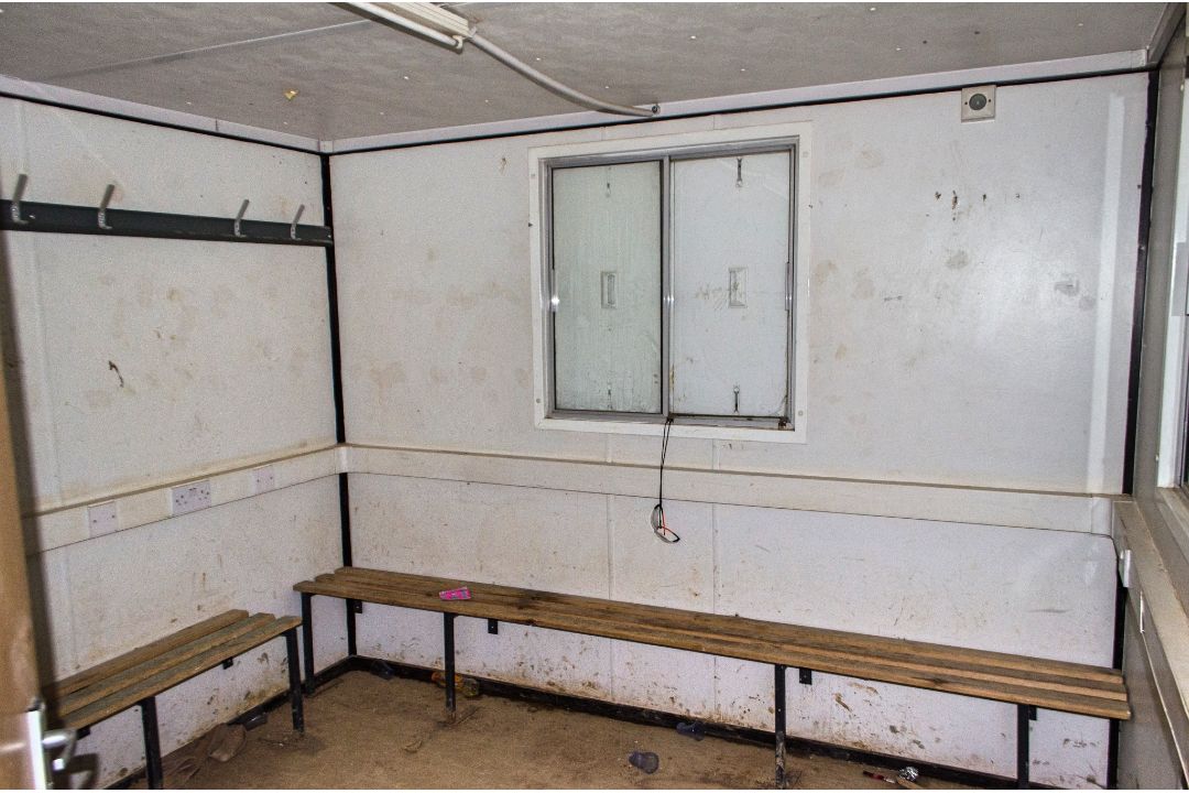 32ft x 10ft steel anti-vandal office site unit Comprising of: 2 offices A581009 ** No keys but - Image 7 of 7