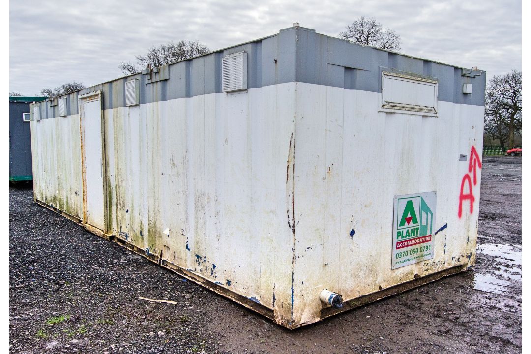 32ft x 10ft steel 4+2 toilet site unit Comprising of: Gents toilet(4 - cubicles, 2 - urinals & - Image 3 of 11