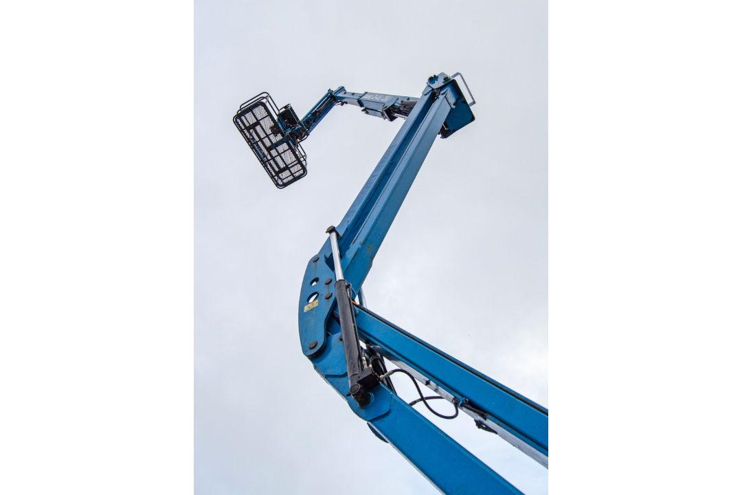 Genie Z45/25J diesel/battery electric 4 wheel drive articulated boom lift access platform Year: 2014 - Image 10 of 19