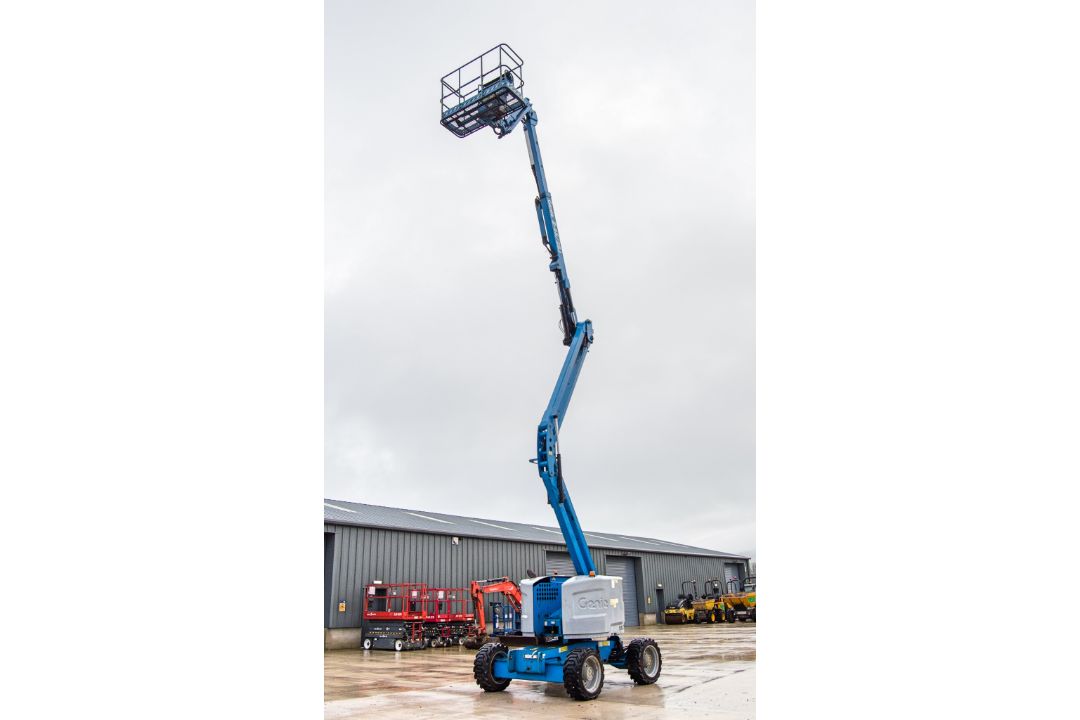 Genie Z45/25J diesel/battery electric 4 wheel drive articulated boom lift access platform Year: 2014 - Image 9 of 19