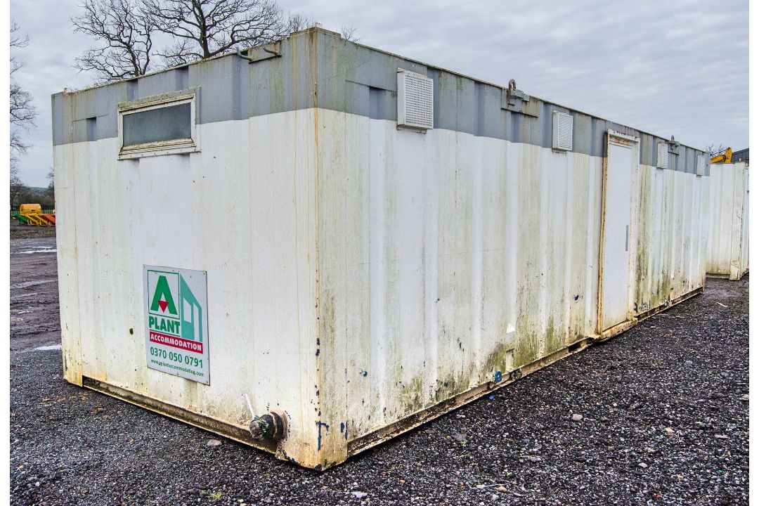 32ft x 10ft steel 4+2 toilet site unit Comprising of: Gents toilet(4 - cubicles, 2 - urinals & - Image 4 of 11