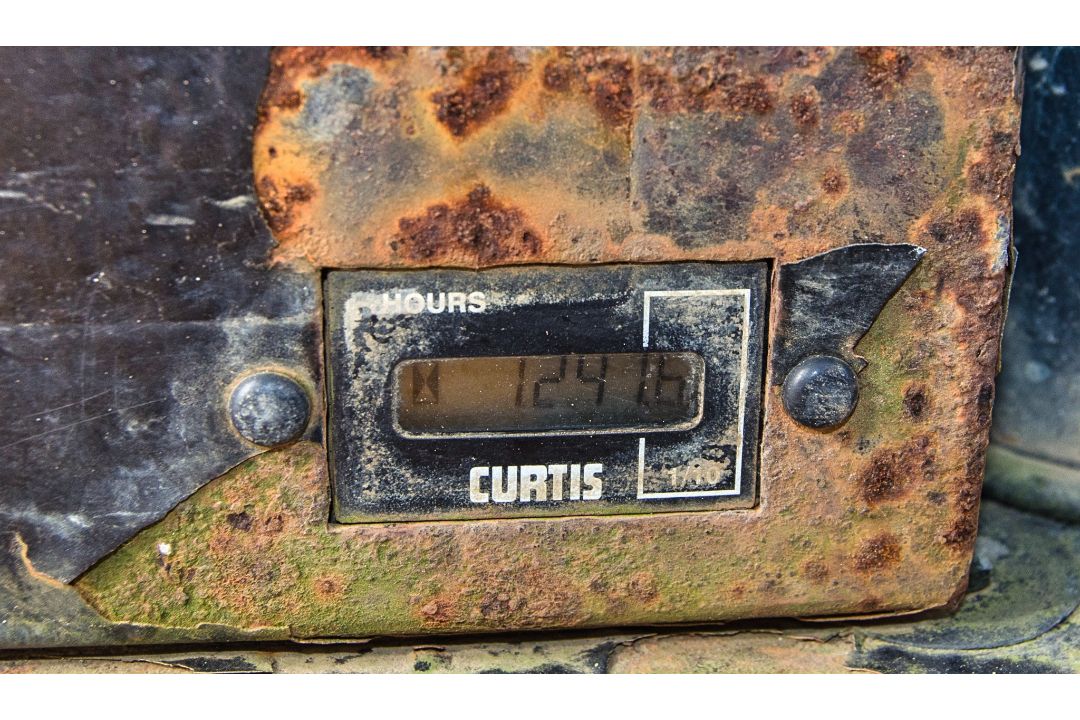 JCB 3 tonne swivel skip dumper Year: 2015 S/N: EFFRF8427 Recorded Hours: 1247 c/w V5C registration - Image 20 of 25