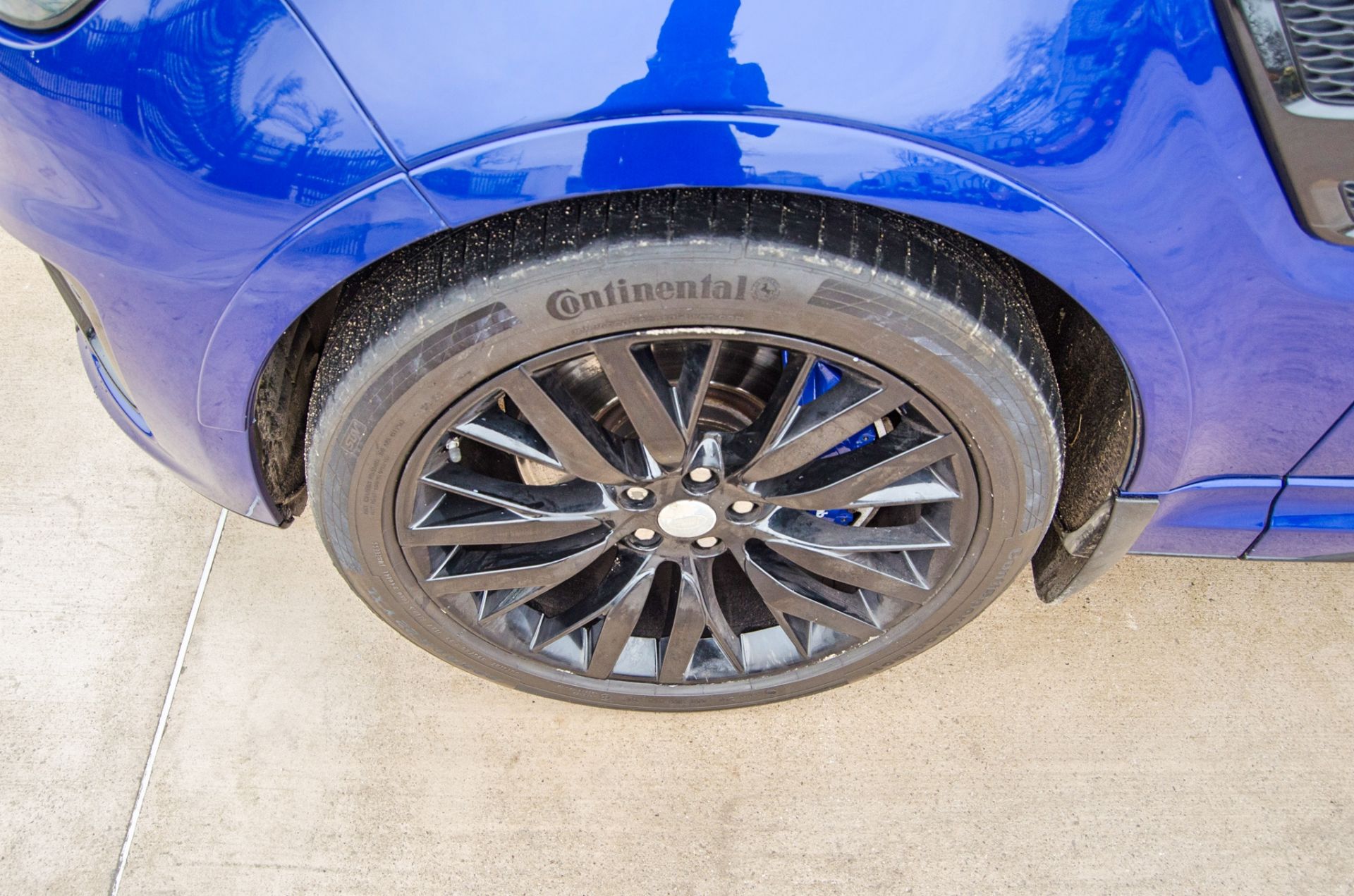 Range Rover Sport SVR 5 litre V8 Supercharged petrol automatic estate Registration Number: AE65 - Image 15 of 42