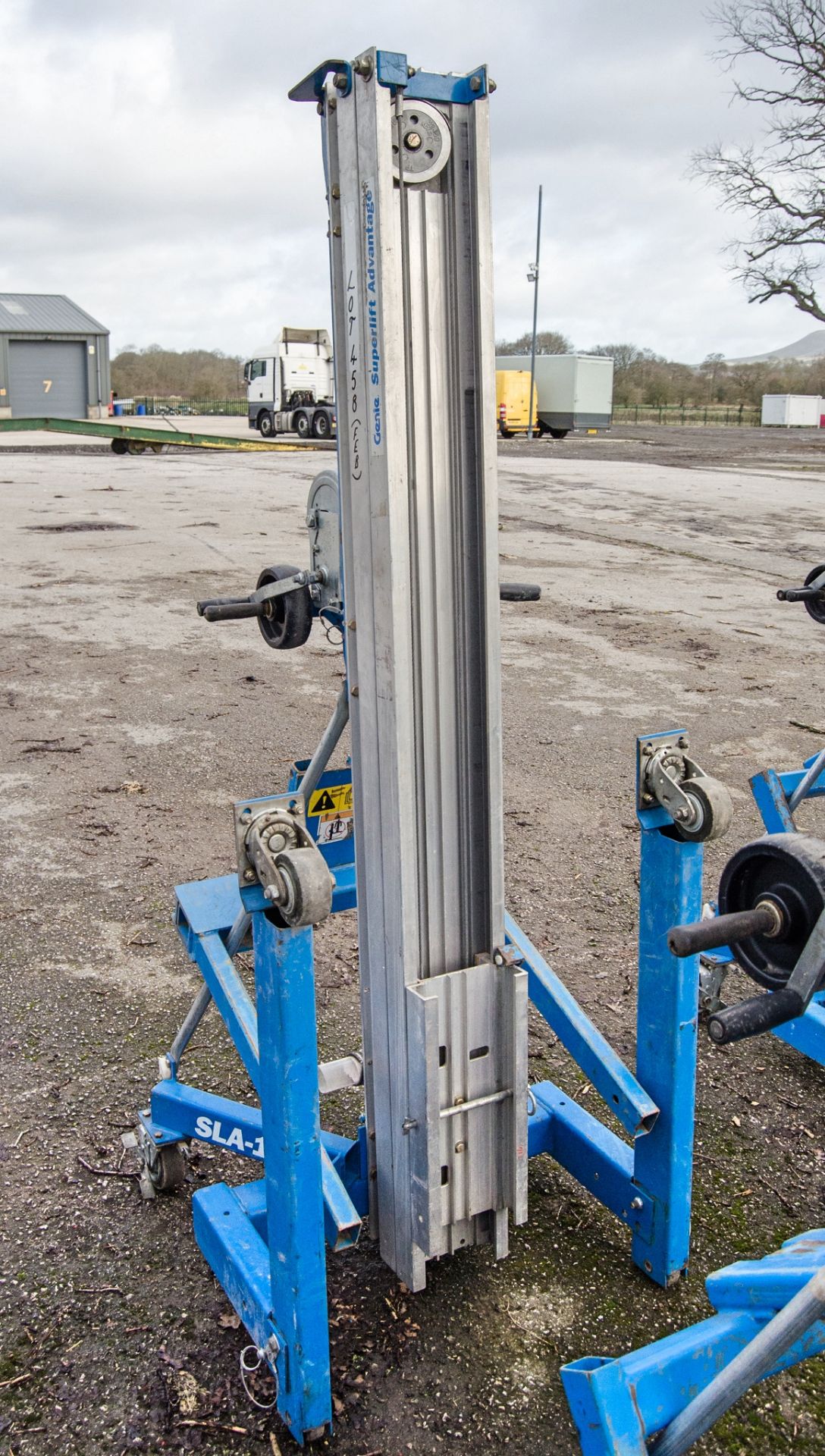Genie SLA-10 manual material hoist c/w forks A728289