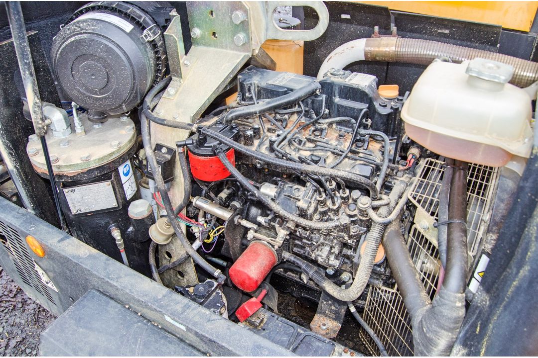 Doosan 7/41 diesel driven fast tow mobile air compressor Year: 2014 S/N: 432799 Recorded Hours: 1490 - Image 8 of 9