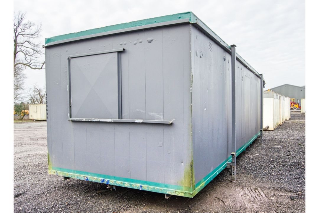 32ft x 10ft steel jack leg toilet/changing room site unit Comprising of Gents toilet(2 - cubicles, - Image 4 of 11