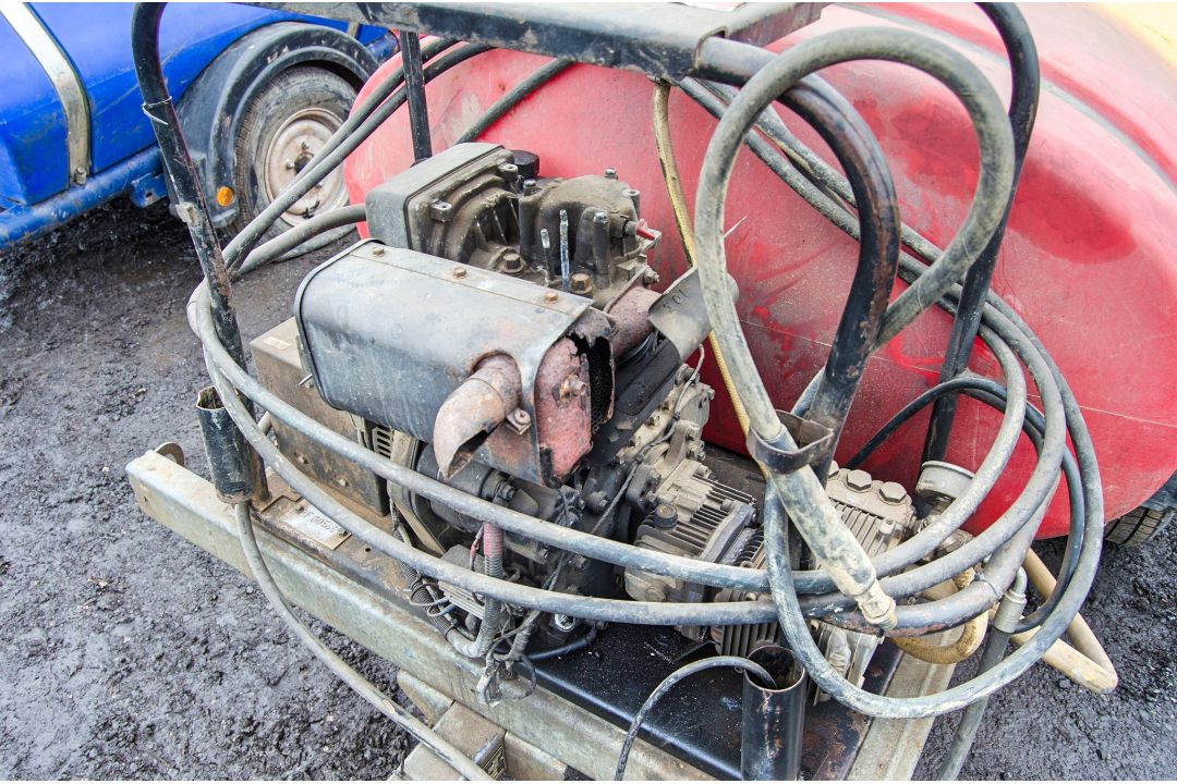 Western diesel driven fast tow pressure washer bowser PF00568 ** Engine parts missing ** - Image 7 of 7