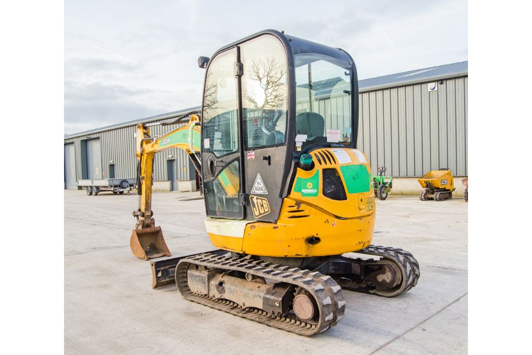 JCB 8025 ZTS 2.5 tonne rubber tracked mini excavator Year: 2017 S/N: 2227658 Recorded Hours: 2044 - Image 4 of 25