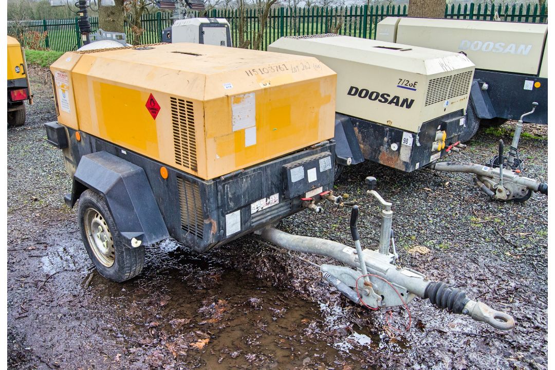 Doosan 7/41 diesel driven fast tow mobile air compressor Year: 2014 S/N: 432799 Recorded Hours: 1490 - Image 2 of 9