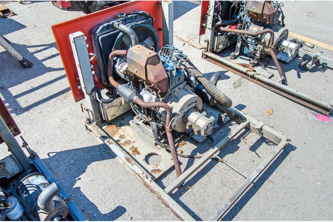 Kubota D1105E 1.1 litre 3 cylinder diesel engine c/w ancillaries, hydraulic pump and frame - Image 2 of 4
