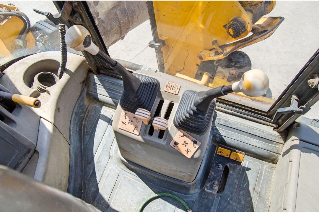 JCB 3CX backhoe loader Year: 1996 S/N: 440871 Recorded Hours: 9395 4-in-1 bucket, fork carriage & - Image 17 of 22