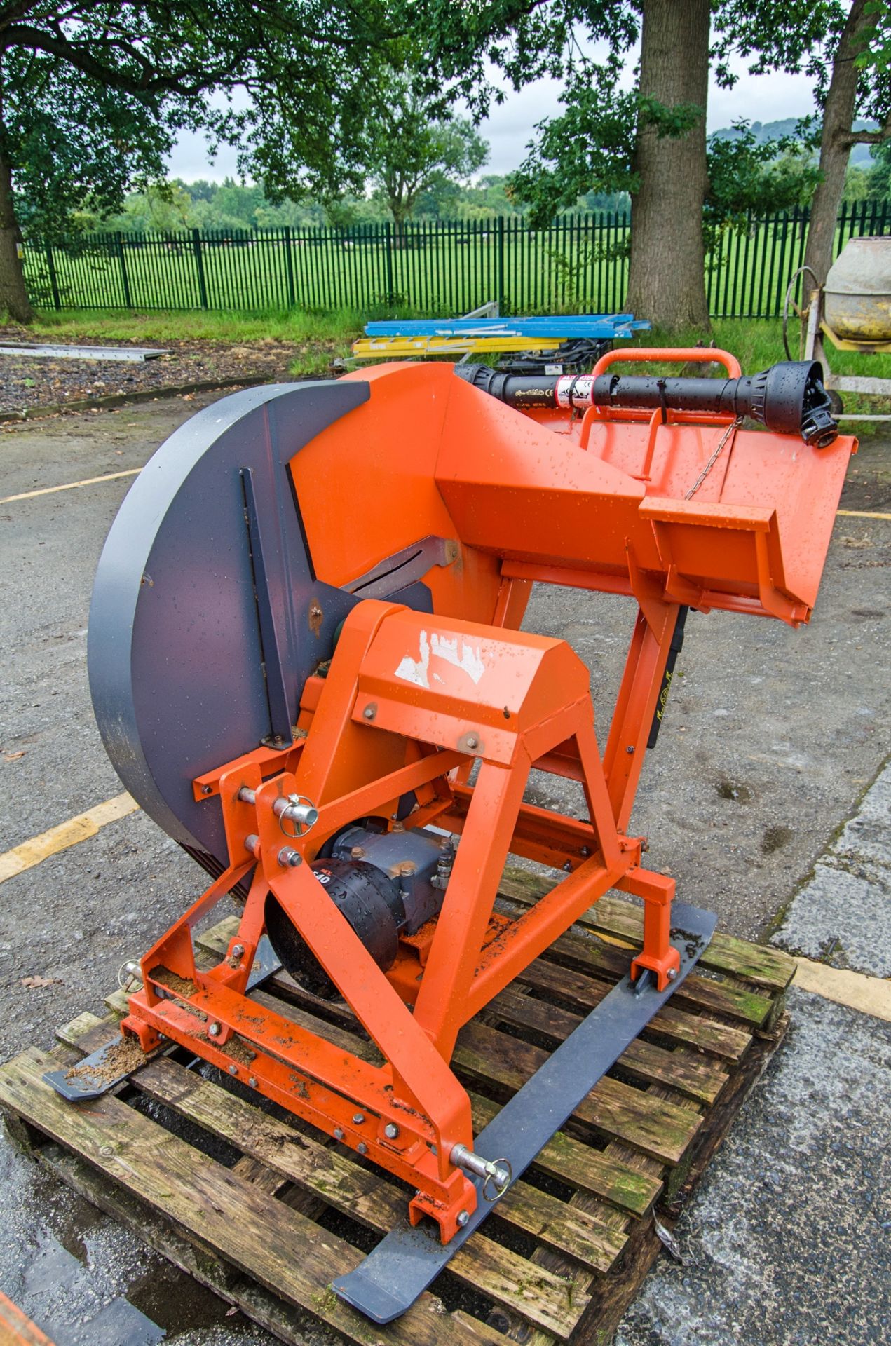 Power Up PTO driven log saw Year: 2023 S/N: 7274 c/w PTO shaft - Image 2 of 5