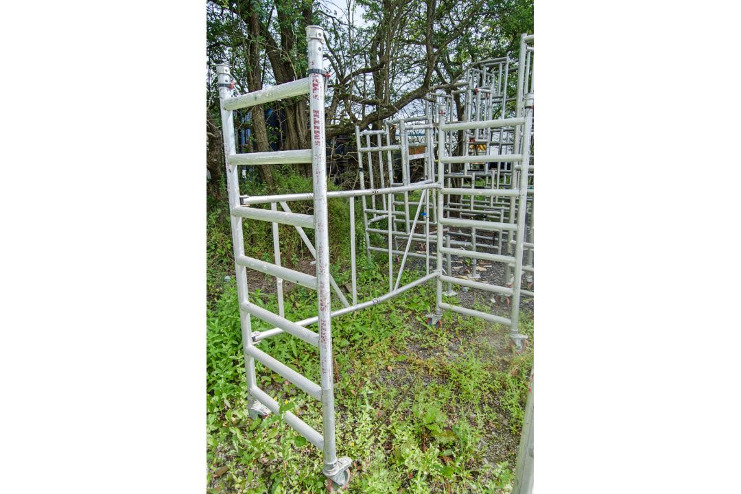 Aluminium mobile scaffold base frame