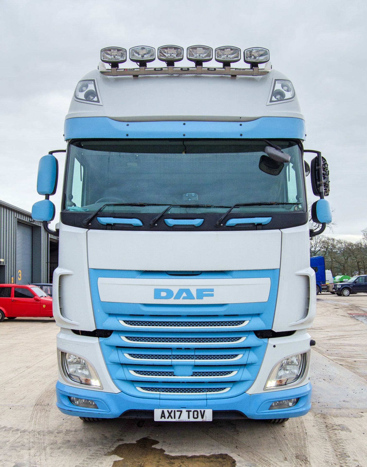 DAF 460 XF Euro 6 6x2 tractor unit Registration Number: AX17 TOV Date of Registration: 17/08/2017 - Image 5 of 30