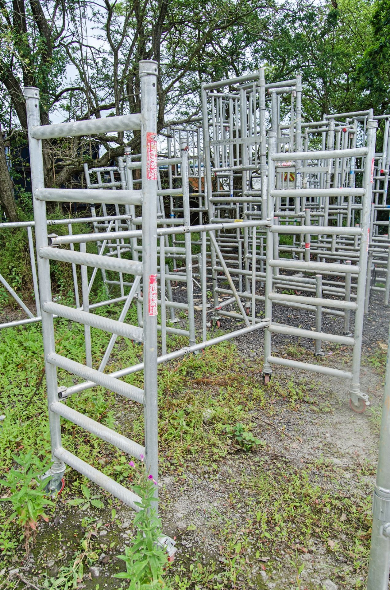 Aluminium mobile scaffold base frame