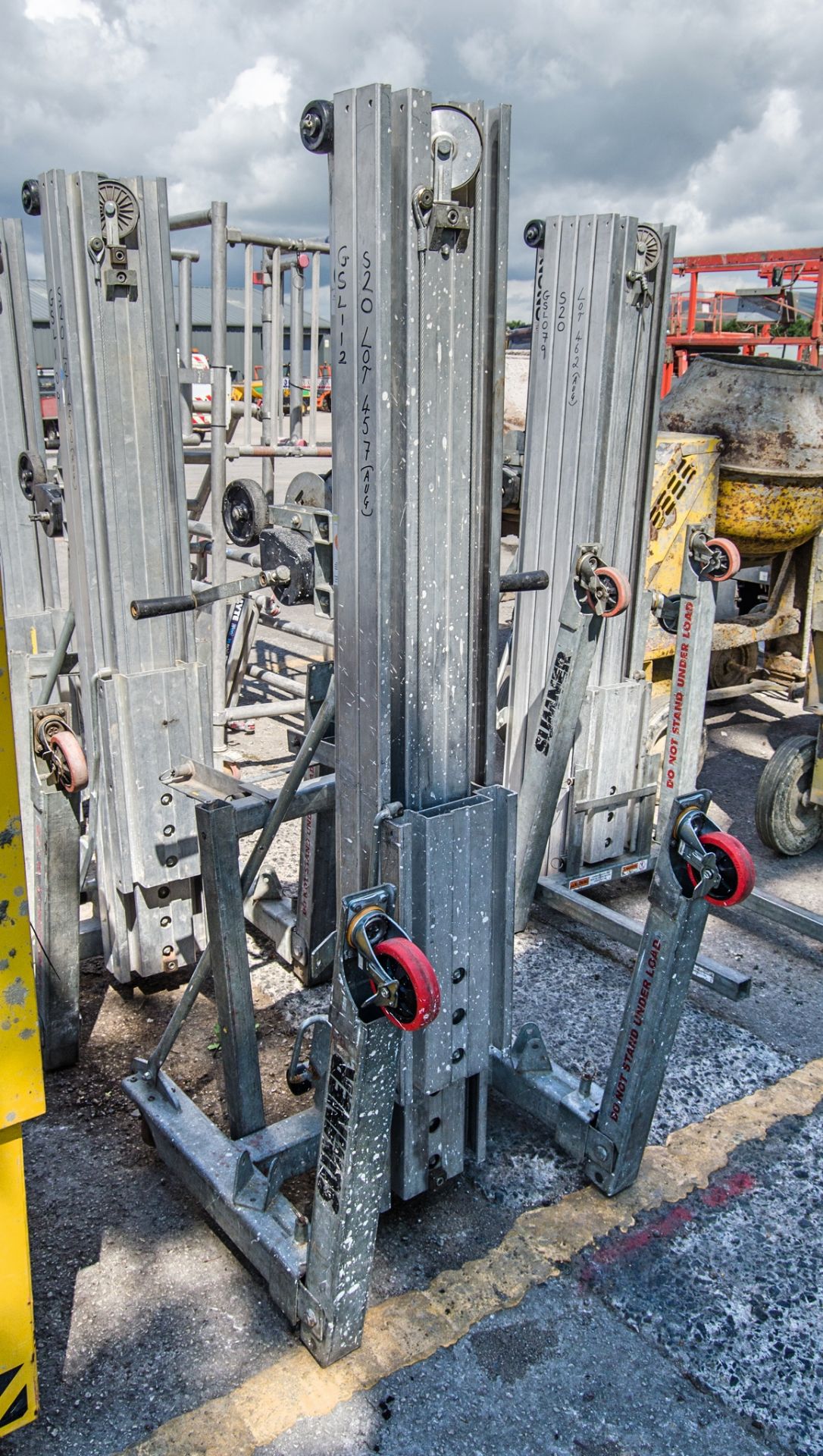 Sumner 2010 manual material hoist c/w forks GSL112