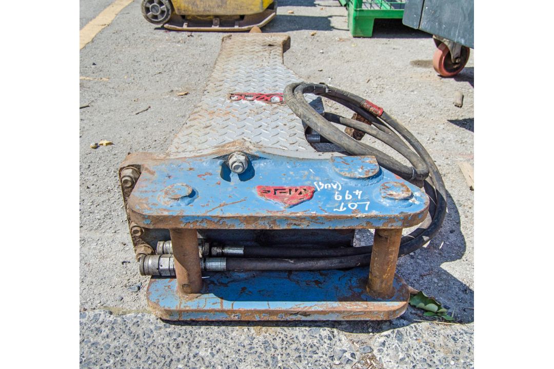 Queng hydraulic breaker Pin diameter: 45mm Pin Centres: 350mm Pin width: 150mm A739475 - Image 3 of 4