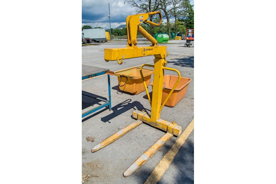 Conquip 2 tonne self-balancing crane forks FCHSL51A - Image 1 of 2