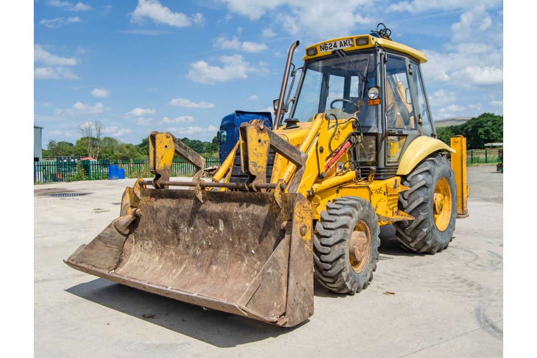 JCB 3CX backhoe loader Year: 1996 S/N: 440871 Recorded Hours: 9395 4-in-1 bucket, fork carriage & - Image 1 of 22