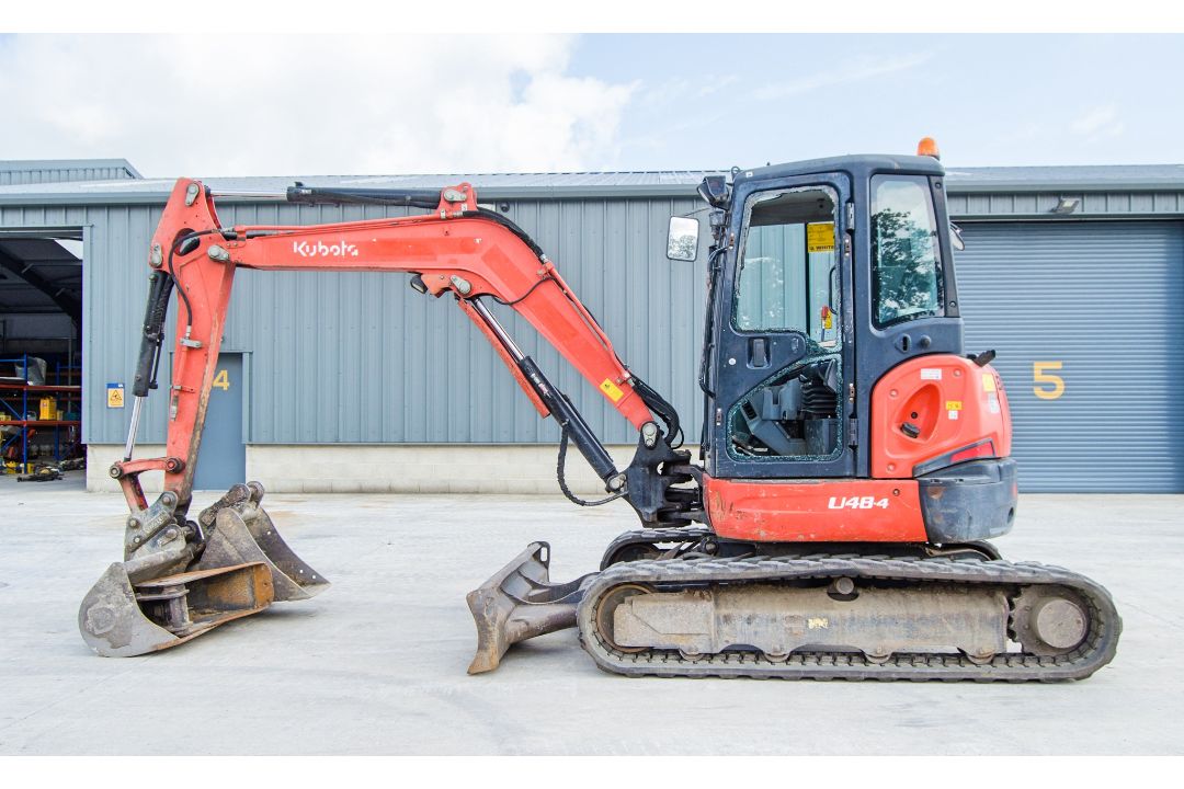Kubota U48-4 4.8 tonne rubber tracked excavator Year: 2014 S/N: 52461 Recorded Hours: 3074 blade, - Image 8 of 24