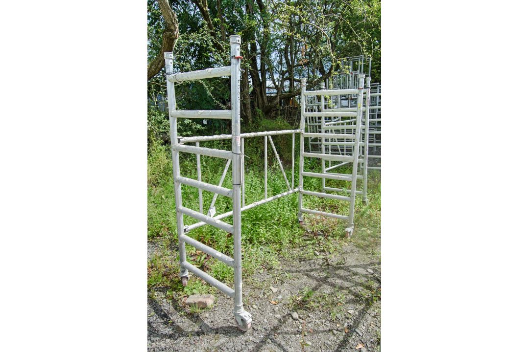 Aluminium mobile scaffold base frame