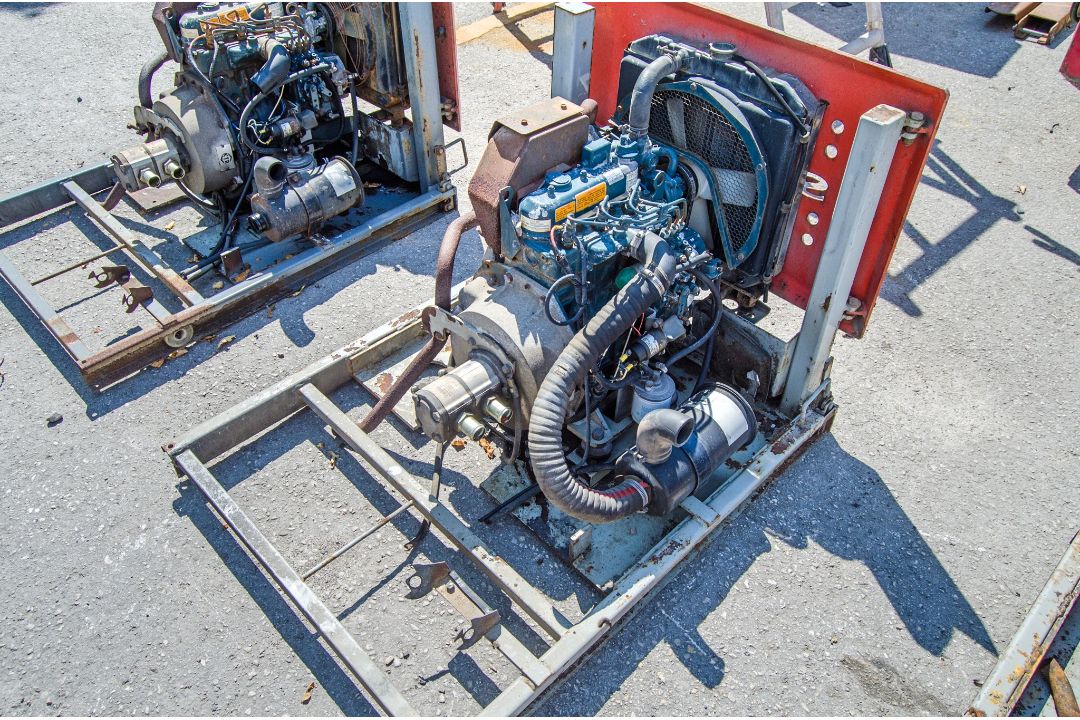 Kubota D1105E 1.1 litre 3 cylinder diesel engine c/w ancillaries, hydraulic pump and frame - Image 1 of 4