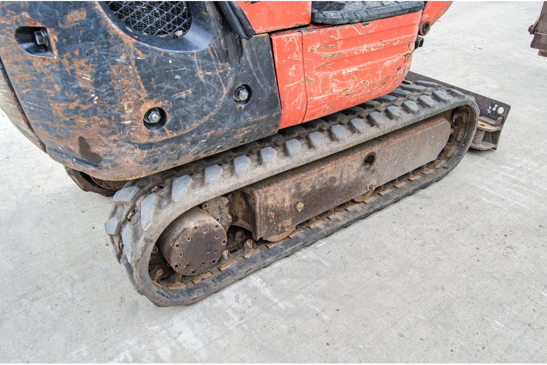 Kubota K008-3 0.8 tonne rubber tracked micro excavator Year: 2018 S/N: 30719 Recorded Hours: 2059 - Image 9 of 26