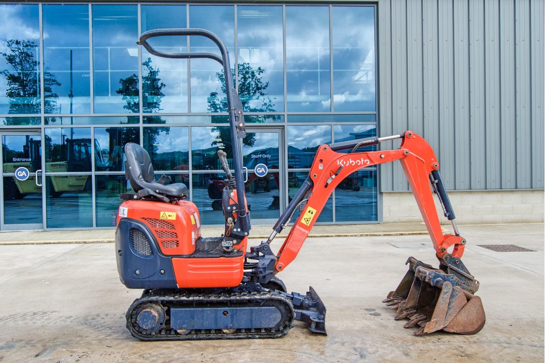Kubota K008-3 0.8 tonne rubber tracked micro excavator Year: 2017 S/N: 29257 Recorded Hours: 1062 - Image 8 of 26