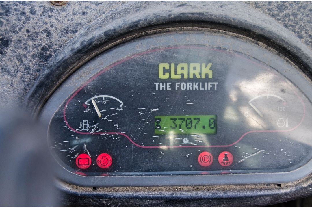Clark GTS25 diesel driven fork lift truck Year: 2017 S/N: 8299 Recorded hours: 3707 c/w full cab - Image 18 of 19