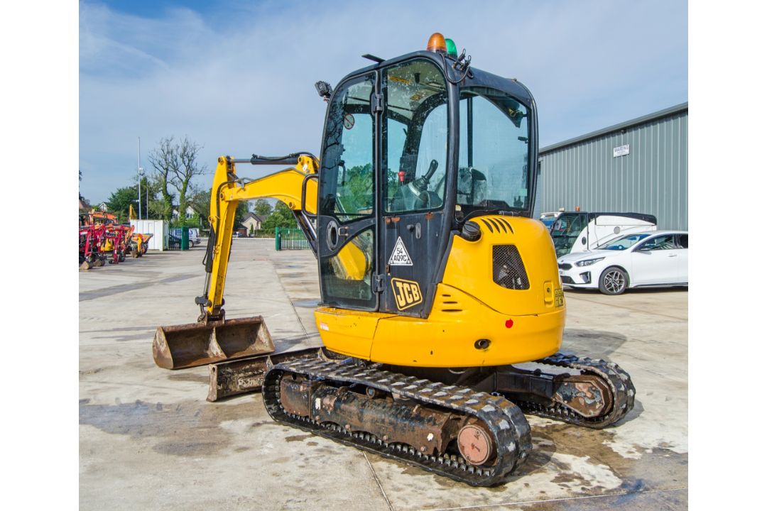 JCB 8030 3 tonne rubber tracked excavator Year: 2017 S/N: 2432698 Recorded Hours: 3232 blade, - Image 3 of 24