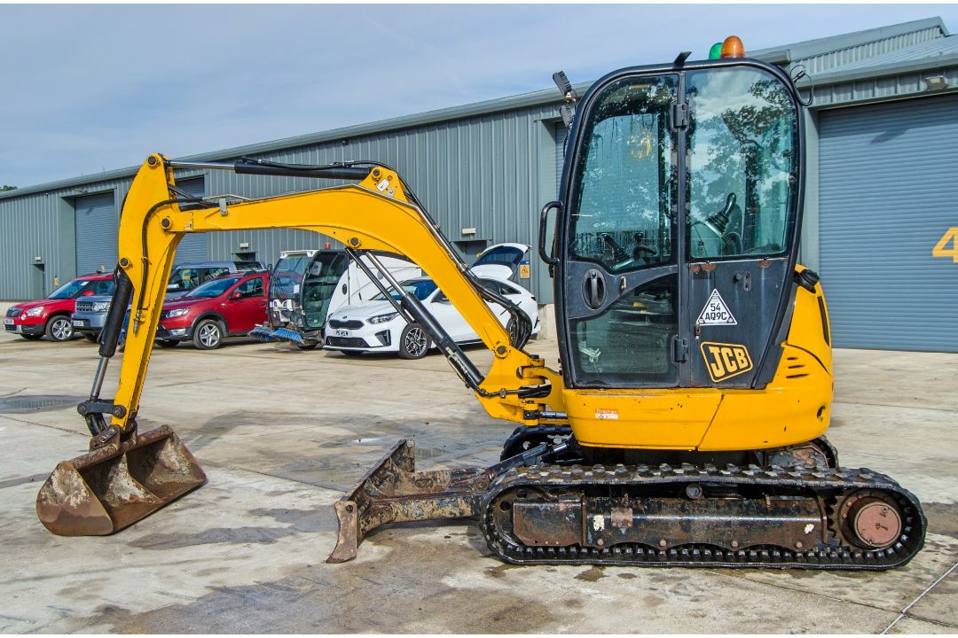JCB 8030 3 tonne rubber tracked excavator Year: 2017 S/N: 2432698 Recorded Hours: 3232 blade, - Image 7 of 24