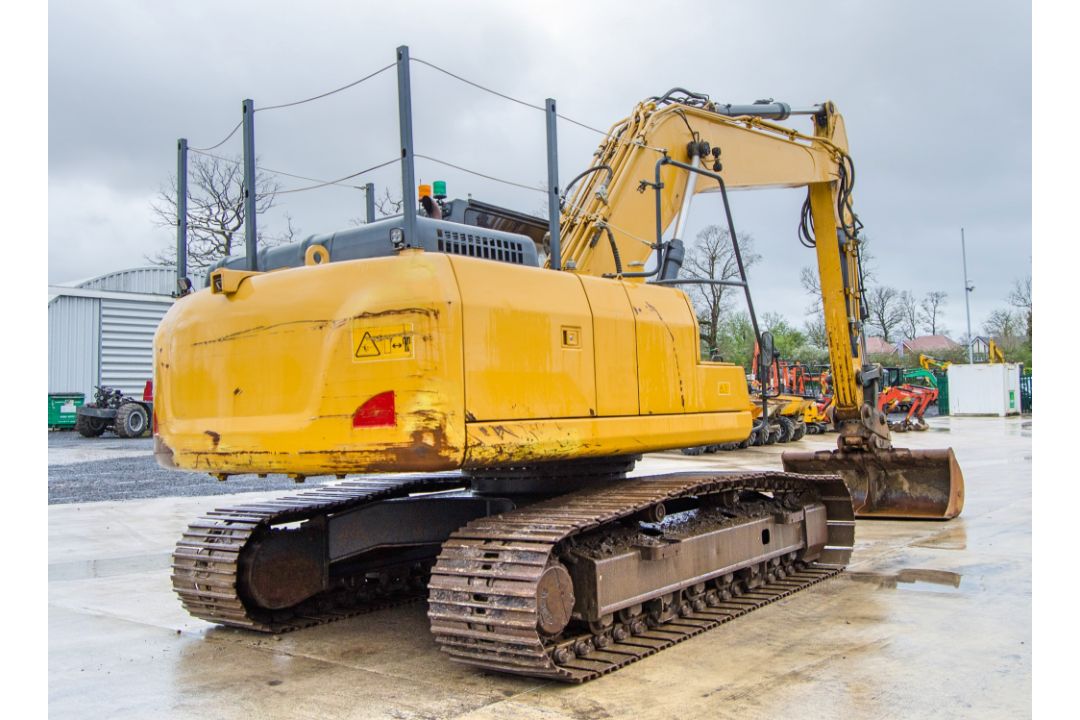 Liugong CLG922 22 tonne steel tracked excavator Year: 2018 S/N: E050361 Recorded Hours: 4805 - Image 3 of 29