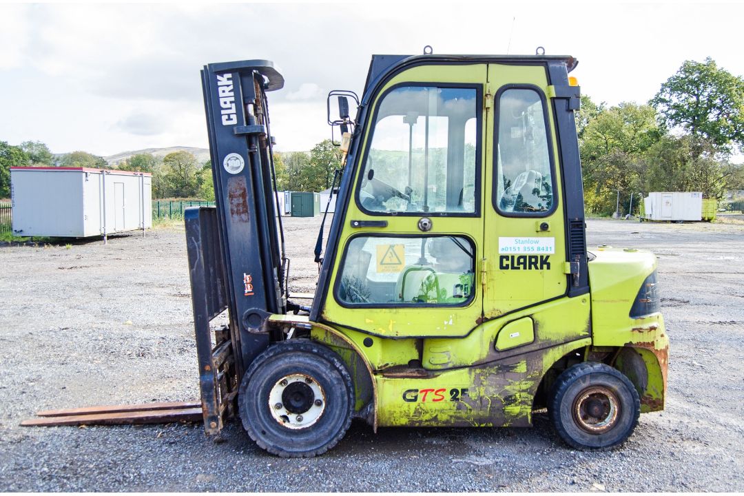 Clark GTS25 diesel driven fork lift truck Year: 2017 S/N: 8299 Recorded hours: 3707 c/w full cab - Image 8 of 19
