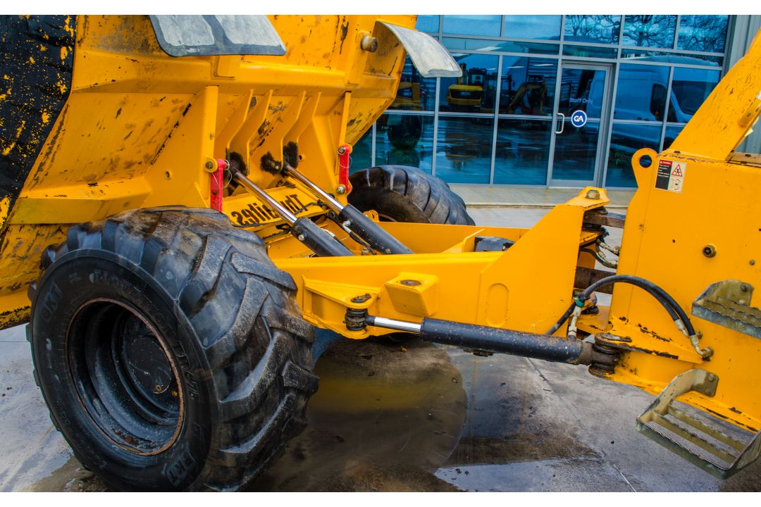 Thwaites 9 tonne straight skip dumper  Year: 2018 S/N: 806E3954 Recorded Hours: 2039 c/w V5C - Image 16 of 19