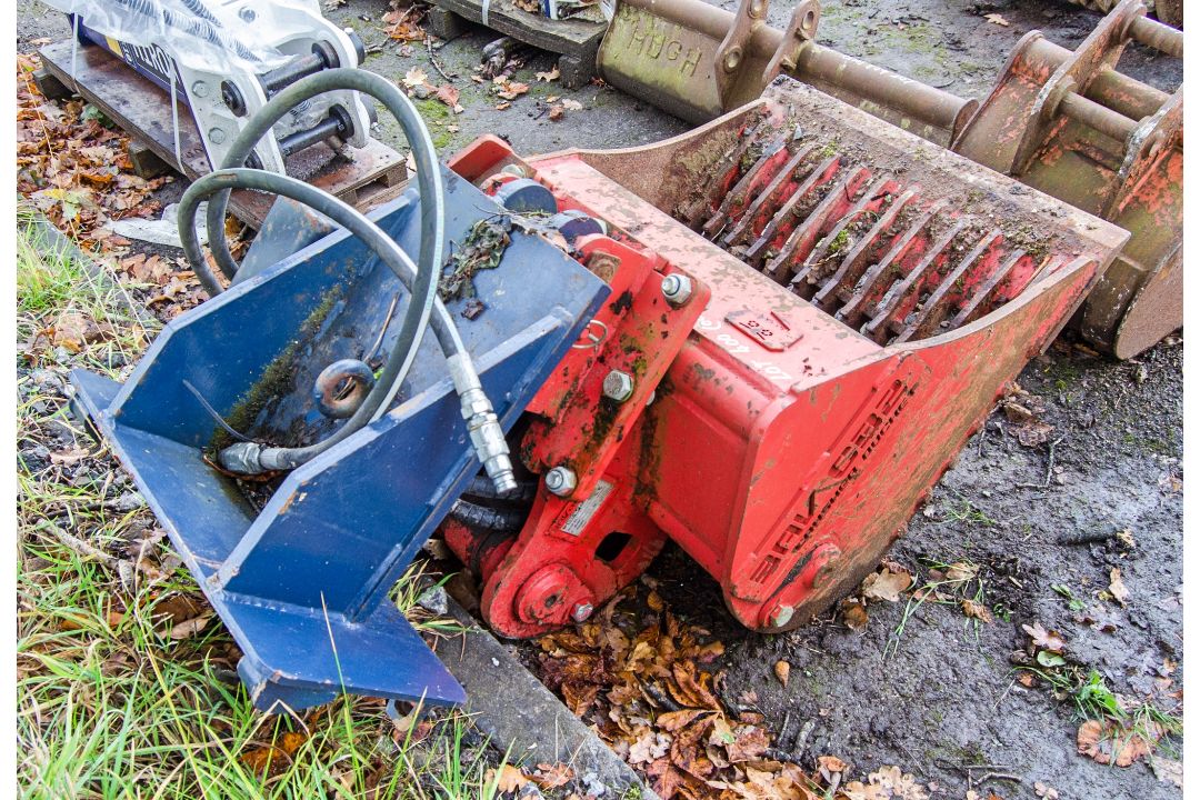 BAV CB" 2ft hydraulic crusher bucket Pin diameter: 30mm Pin centres: 140mm Pin width: 110mm c/w - Image 2 of 6