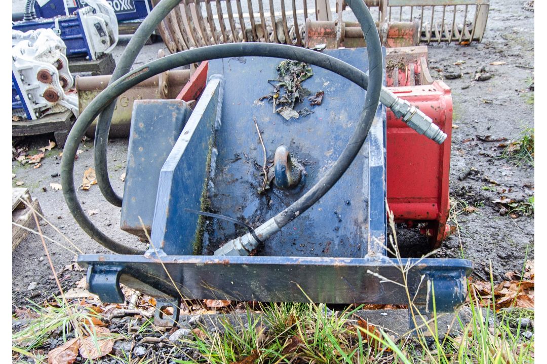 BAV CB" 2ft hydraulic crusher bucket Pin diameter: 30mm Pin centres: 140mm Pin width: 110mm c/w - Image 3 of 6